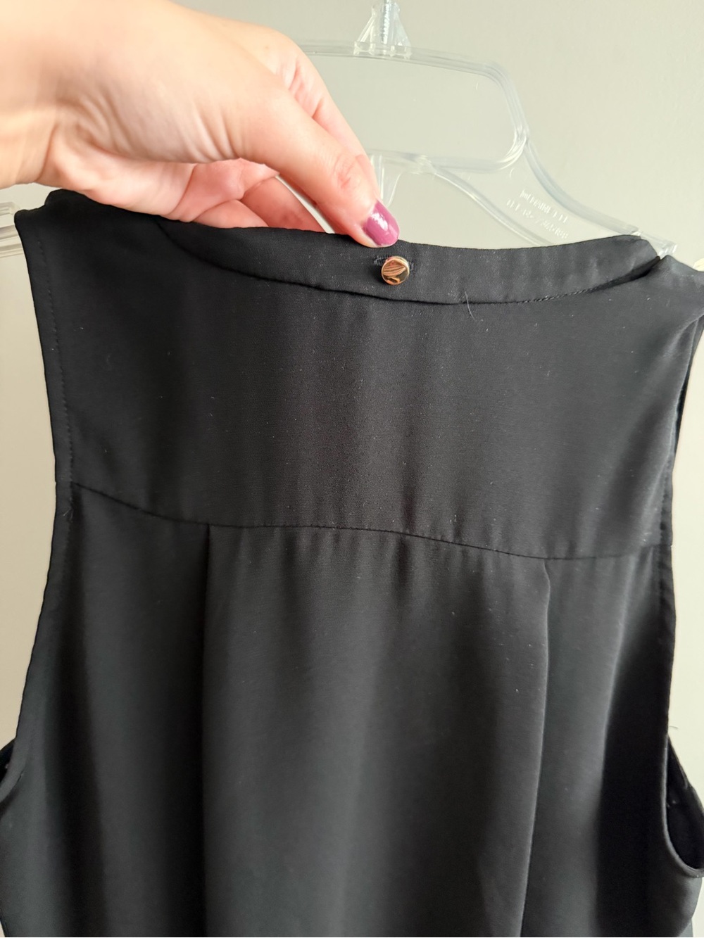GUESS Black High-Low Sleeveless Blouse with Gold Button Detail Size Small - Picture 6 of 9
